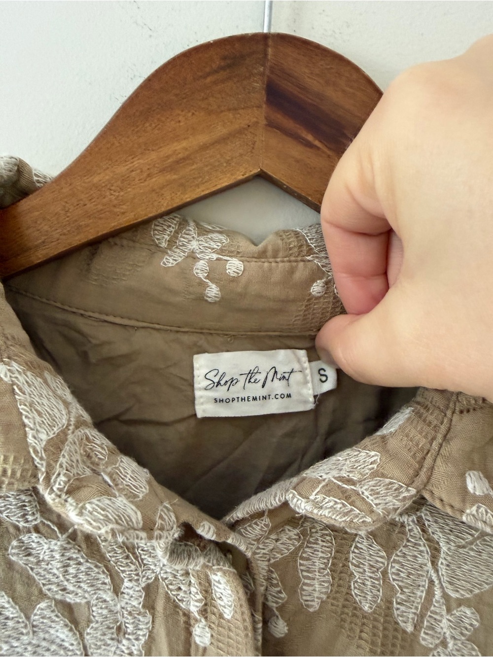 Shop the Mint Beige Lace-Embroidered Puff-Sleeve Button Down Top Size Small - Picture 4 of 10